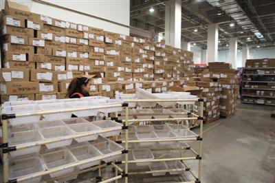 菜鳥網(wǎng)絡(luò)武清園區(qū)華北貨倉(cāng)，日均單量已經(jīng)超過(guò)10萬(wàn)單