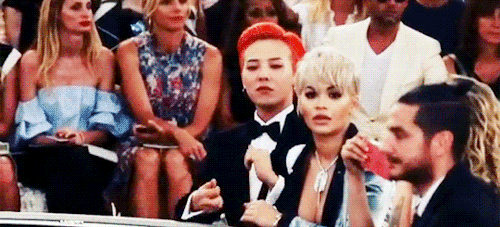 Chanel秀場(chǎng)，看GD這霸氣的小表情