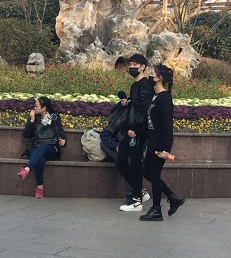 馮紹峰林允同看演唱會 馮紹峰林允同看演唱會