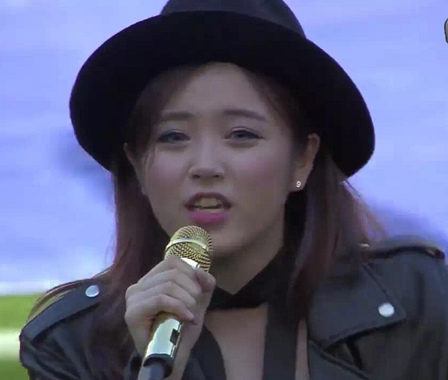 網(wǎng)友質(zhì)疑超女200萬金話筒造假 網(wǎng)友質(zhì)疑超女200萬金話筒造假