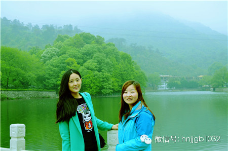 奧斯卡汽車影城的美女和這個風景融入的真好啊，有木有？！