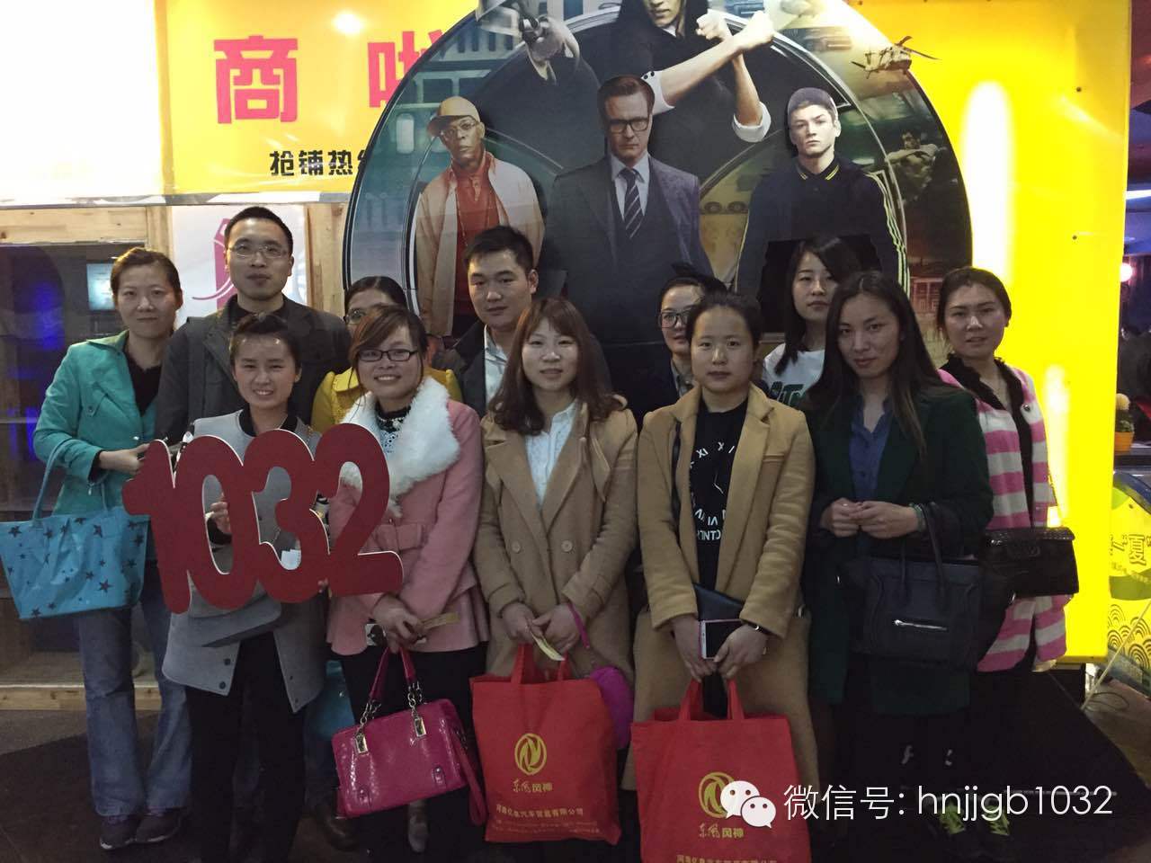 來個合影，1032的聽眾棒棒噠，個個都準時到達了集合地點。Johnny表示很欣慰啊！