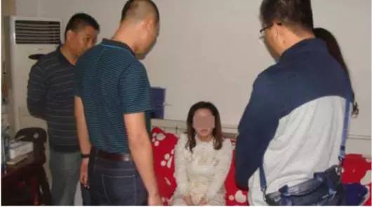 警方抓捕嫌疑人龐某衛(wèi)現(xiàn)場。警方供圖