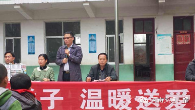 啟乘名車(chē)廣場(chǎng)總經(jīng)理賈敏銳發(fā)表愛(ài)心講話(huà)