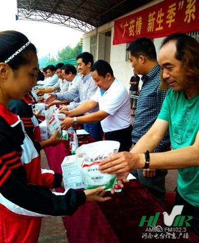 捐贈(zèng)現(xiàn)場(chǎng)一 捐贈(zèng)現(xiàn)場(chǎng)一