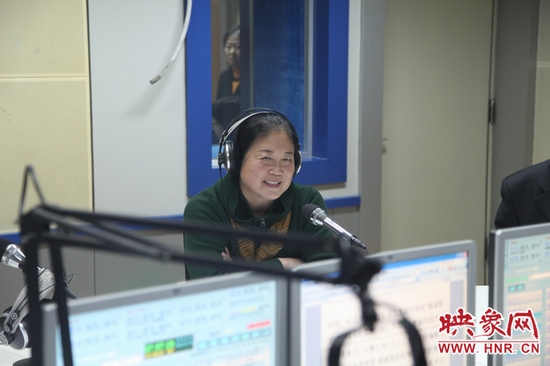 河南省工商局黨組書(shū)記、局長(zhǎng)周春艷做客信息廣播