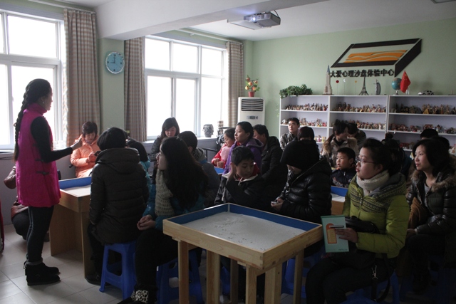 《成長心連心》專家課堂，女主播娜娜姐姐現(xiàn)場主持