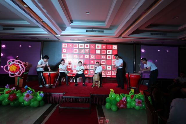 開場(chǎng)舞：打擊樂表演