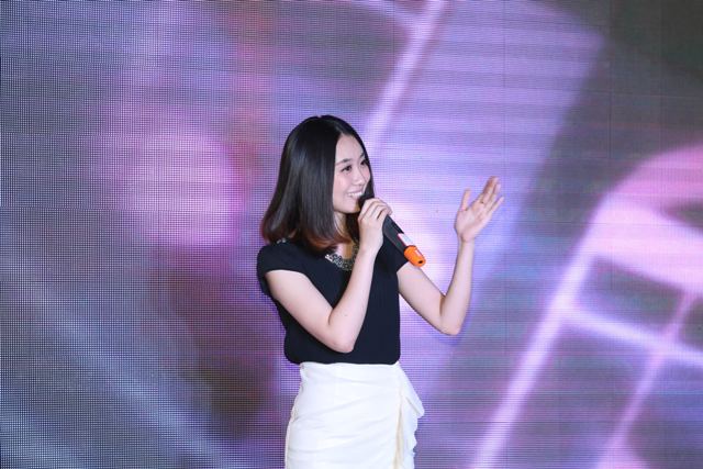 主持人蔚藍(lán)演唱《幸福萬年長(zhǎng)》