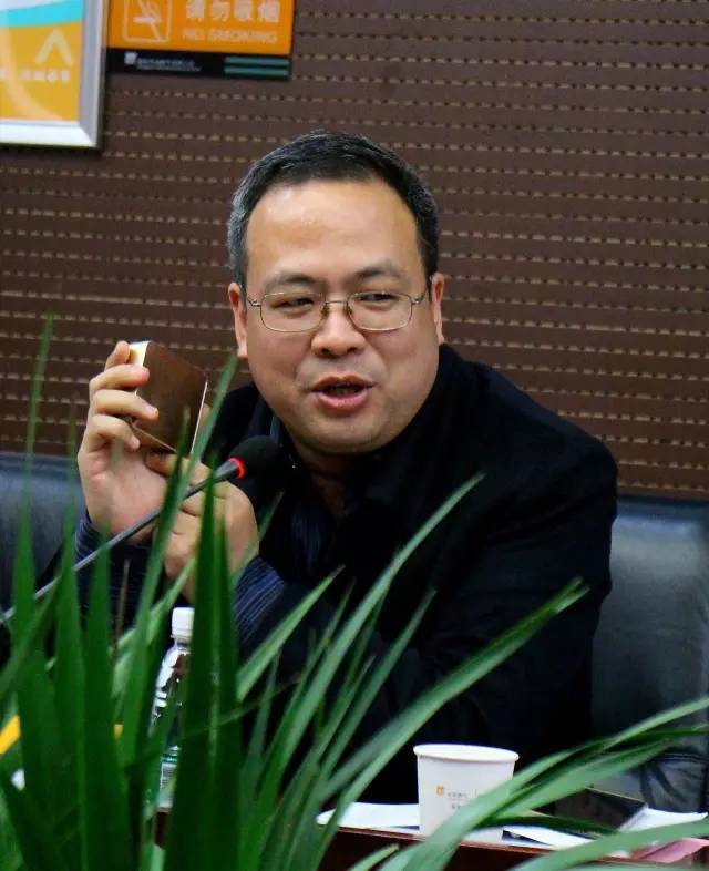 看看上面這位，就是我們1066最紅的男人——付總。