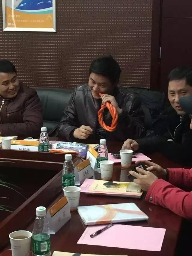 小編想問一下咬膠管的孫老師，優(yōu)質(zhì)膠管的口感如何呢？