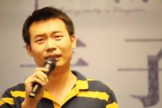 他，是一名消防員，同時也是聲音的愛好者。