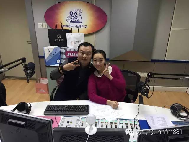 DJ子恒和小糖首先給我們送上祝?？?！