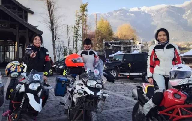 中間是菲菲？