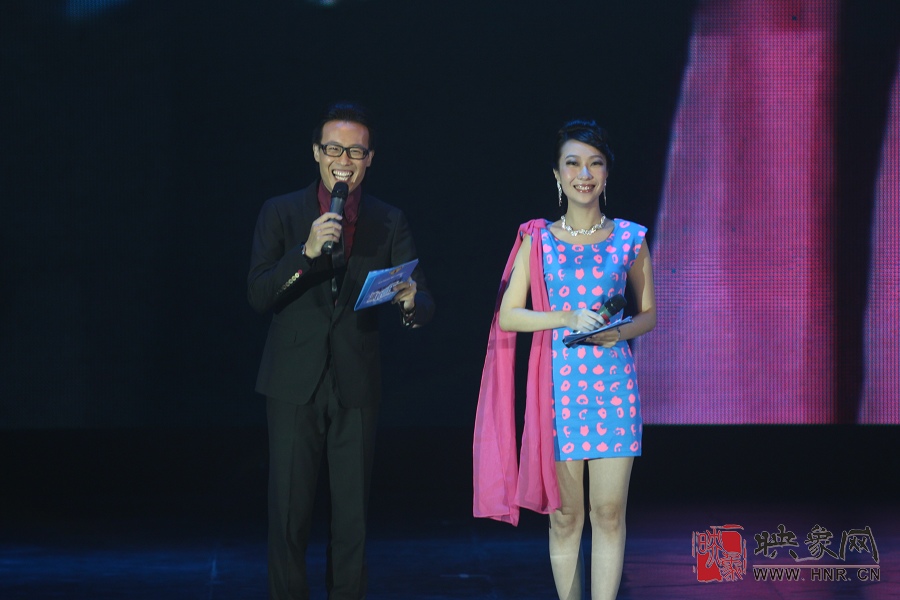 現(xiàn)場主持人雨晨、小糖