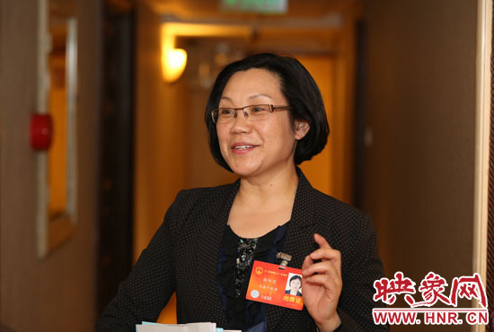 全國人大代表、商丘市實驗小學(xué)校長高阿莉做客映象網(wǎng)兩會微視。
