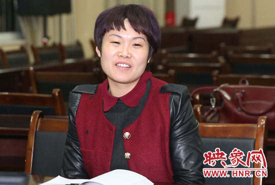 “焦裕祿式好干部”楊艷敏接受采訪。