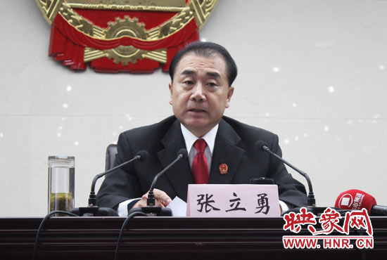 省高院院長張立勇說，全省法院一定要堅定為農(nóng)民工討薪的立場不動搖