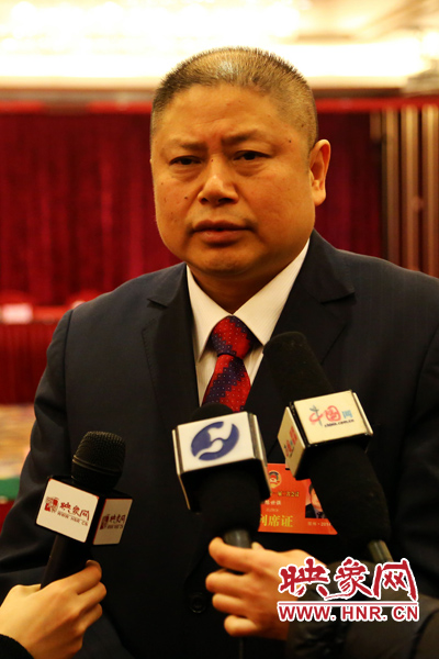 全國政協(xié)委員，河南弘昌集團(tuán)、信陽毛尖集團(tuán)董事長陳世強(qiáng)