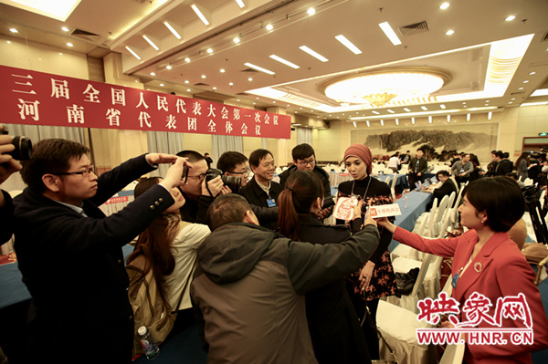 會(huì)后采訪(fǎng)外國(guó)記者 會(huì)后采訪(fǎng)外國(guó)記者