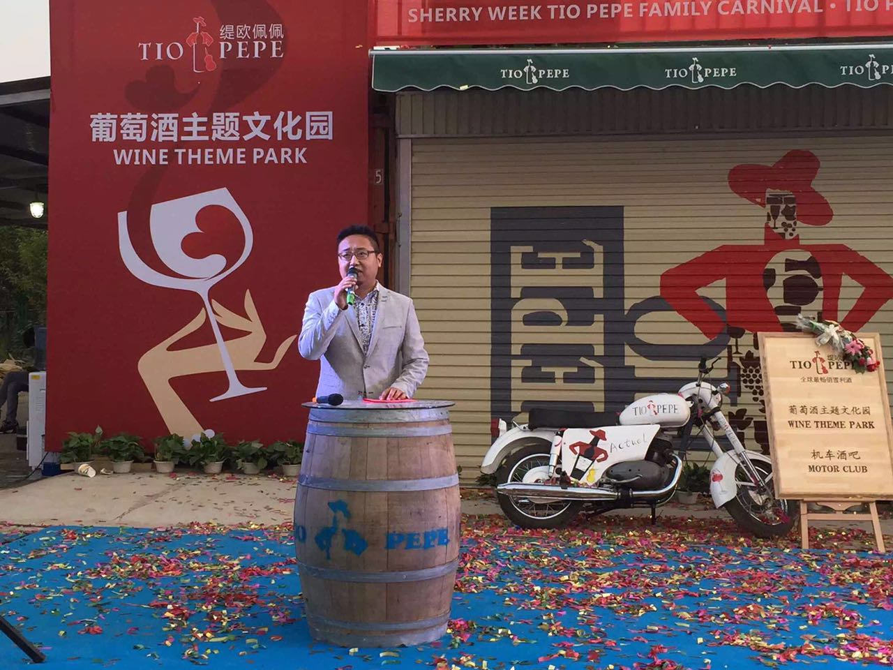 我們的巖歐巴出場嘍！真的是迷倒臺下一片！