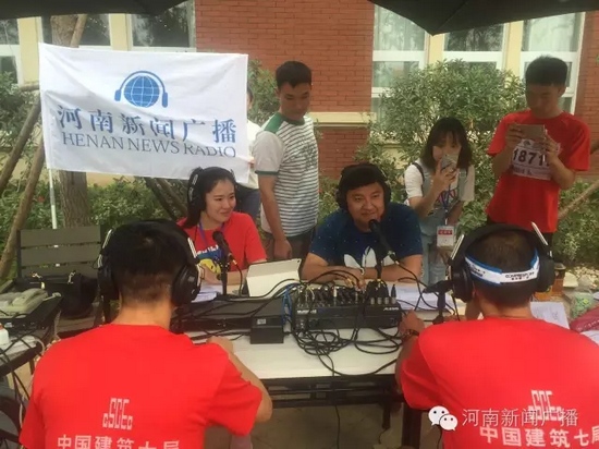 直播間被圍觀群眾包圍啦，是不是沒有看過我們的直播？