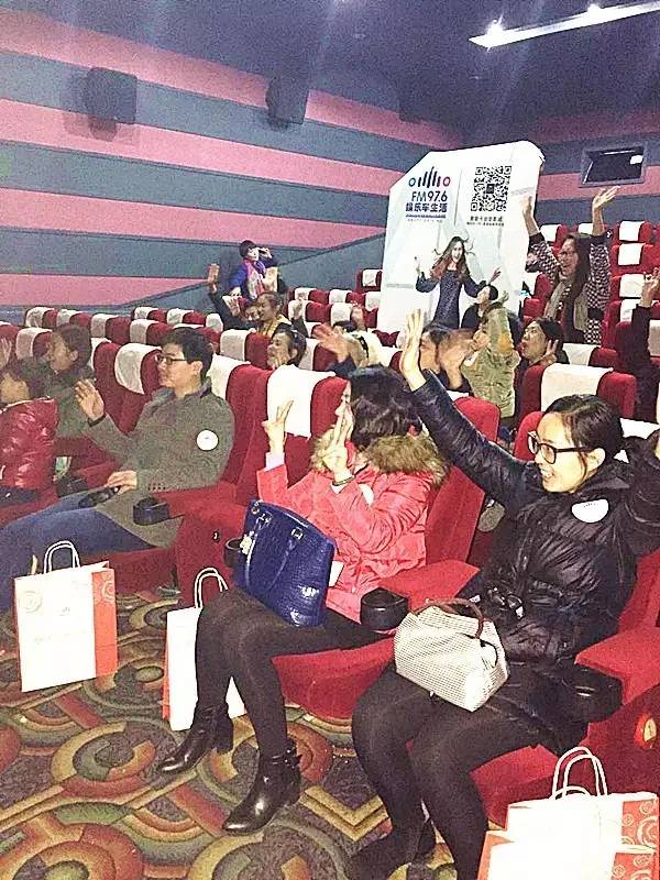 來到活動現(xiàn)場的每一位觀眾都十分熱情哦！