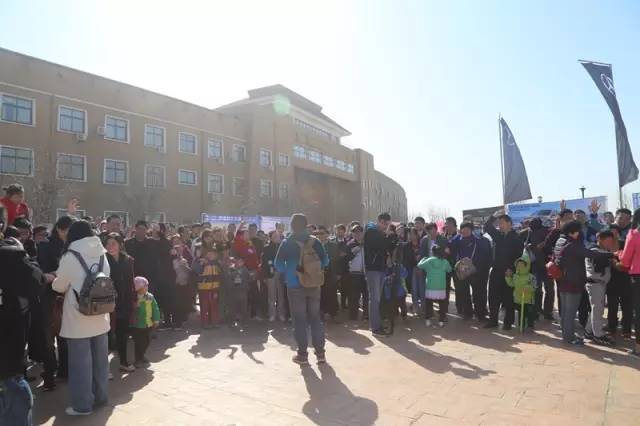 主持人胖達帶領(lǐng)魚油們進行抽獎環(huán)節(jié)，禮物大大滴呦！