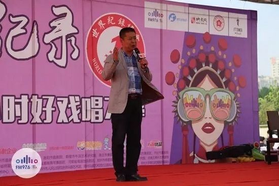 著名豫劇表演藝術(shù)家，河南省曲劇團(tuán)團(tuán)長孟祥禮接棒演唱