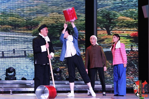 第五場，素雅青年豫劇團(tuán)徐國言飾老支書