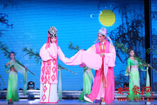 豫劇《必正與妙?！匪季d綿恨綿綿　演唱者：木子　池城