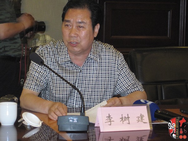 中國(guó)劇協(xié)副主席、河南省劇協(xié)主席、河南豫劇院院長(zhǎng)李樹(shù)建