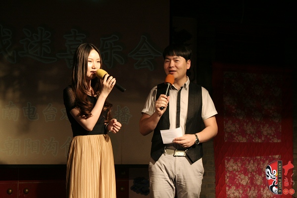 主持人：河南電臺戲曲廣播《越學(xué)越開心》主持人張琳，著名戲曲節(jié)目主持人、戲曲廣播當(dāng)家小生月陽