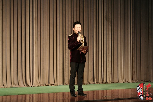 主持人：著名戲曲節(jié)目主持人、河南電臺(tái)戲曲廣播“當(dāng)家小生”月陽(yáng)