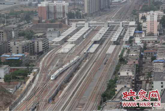 本次運(yùn)行試驗(yàn)由2列CRH2A型動(dòng)車組擔(dān)當(dāng)，計(jì)劃試驗(yàn)速度為每小時(shí)200公里。