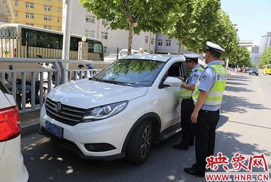 鄭州警方整治“黑車(chē)” 鄭州警方整治“黑車(chē)”