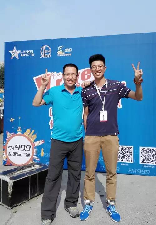 主播鄭強(qiáng)，這兩條大長腿，恩…適合去學(xué)游泳