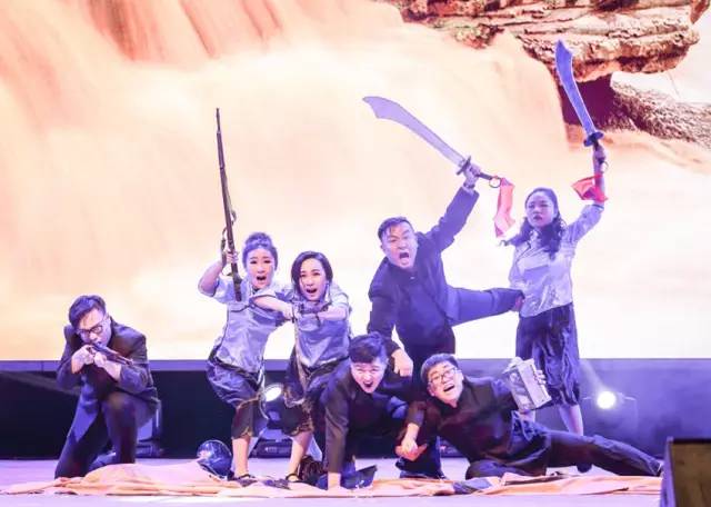 作為本場(chǎng)晚會(huì)的最后一個(gè)節(jié)目，《黃河大合唱》刷新你完全不一樣的體驗(yàn)。