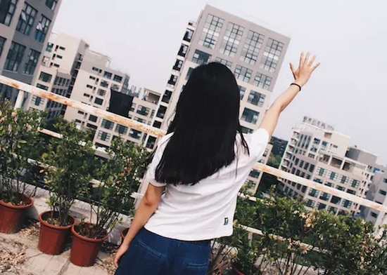 你問我要去向何方，我指向天空的方向。