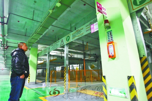 翰林世家小區(qū)的地下車庫，一層改造成兩層，可多停放50輛車。