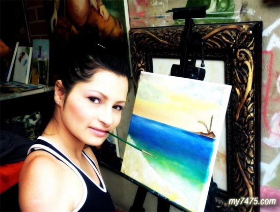 四肢不全仍堅(jiān)持用嘴作畫(huà) 點(diǎn)贊最勵(lì)志女畫(huà)家 四肢不全仍堅(jiān)持用嘴作畫(huà) 點(diǎn)贊最勵(lì)志女畫(huà)家