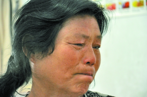 談及女兒的病情，王學鳳不禁哭了出來