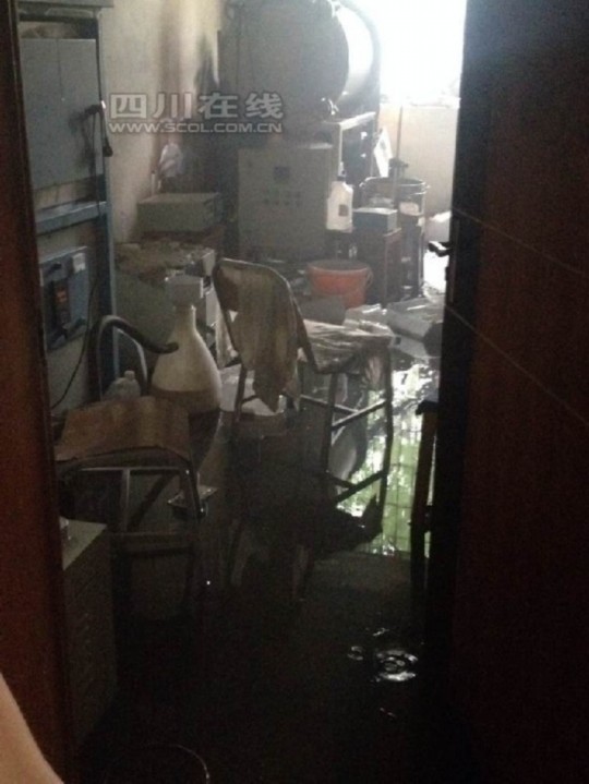 2日上午9時(shí)許，成都理工大學(xué)測(cè)試樓內(nèi)一實(shí)驗(yàn)室起火，造成一人輕傷，目前明火已滅