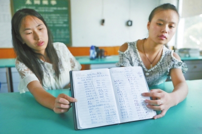 劉龔帶的2012屆畢業(yè)生一天就募捐了5000多元，并一一登記