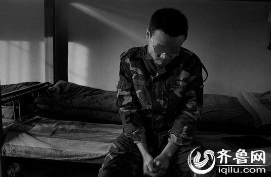 　因癡迷于賭博，研究生方光被學(xué)校開除。方光在濟(jì)南一戒網(wǎng)學(xué)校接受教育