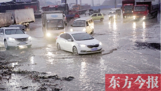 鄭州南四環(huán)柴郭轉盤南500米處的“泥坑”，