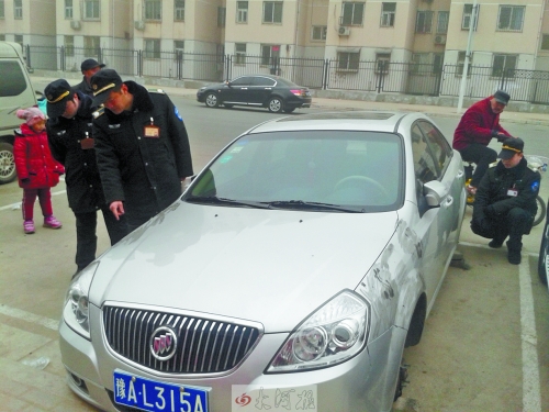 別克車四個輪子均被盜 別克車四個輪子均被盜