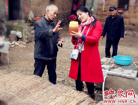 甜蜜的事業(yè)帶來煩惱 磙子營鄉(xiāng)2000公斤蜂蜜難銷 甜蜜的事業(yè)帶來煩惱 磙子營鄉(xiāng)2000公斤蜂蜜難銷