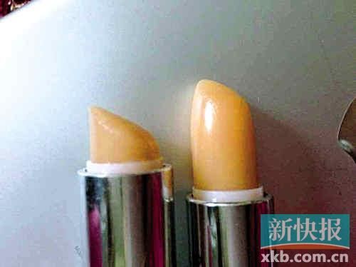 ■蘇小姐將其在專柜和聚美優(yōu)品購買的伊麗莎白雅頓唇膏對比，產(chǎn)品包裝和唇膏顏色明顯不同。