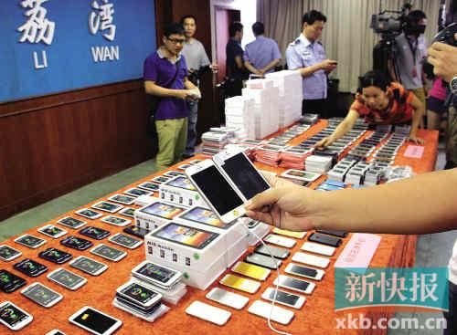 ■假冒手機。新快報記者曾泓/攝